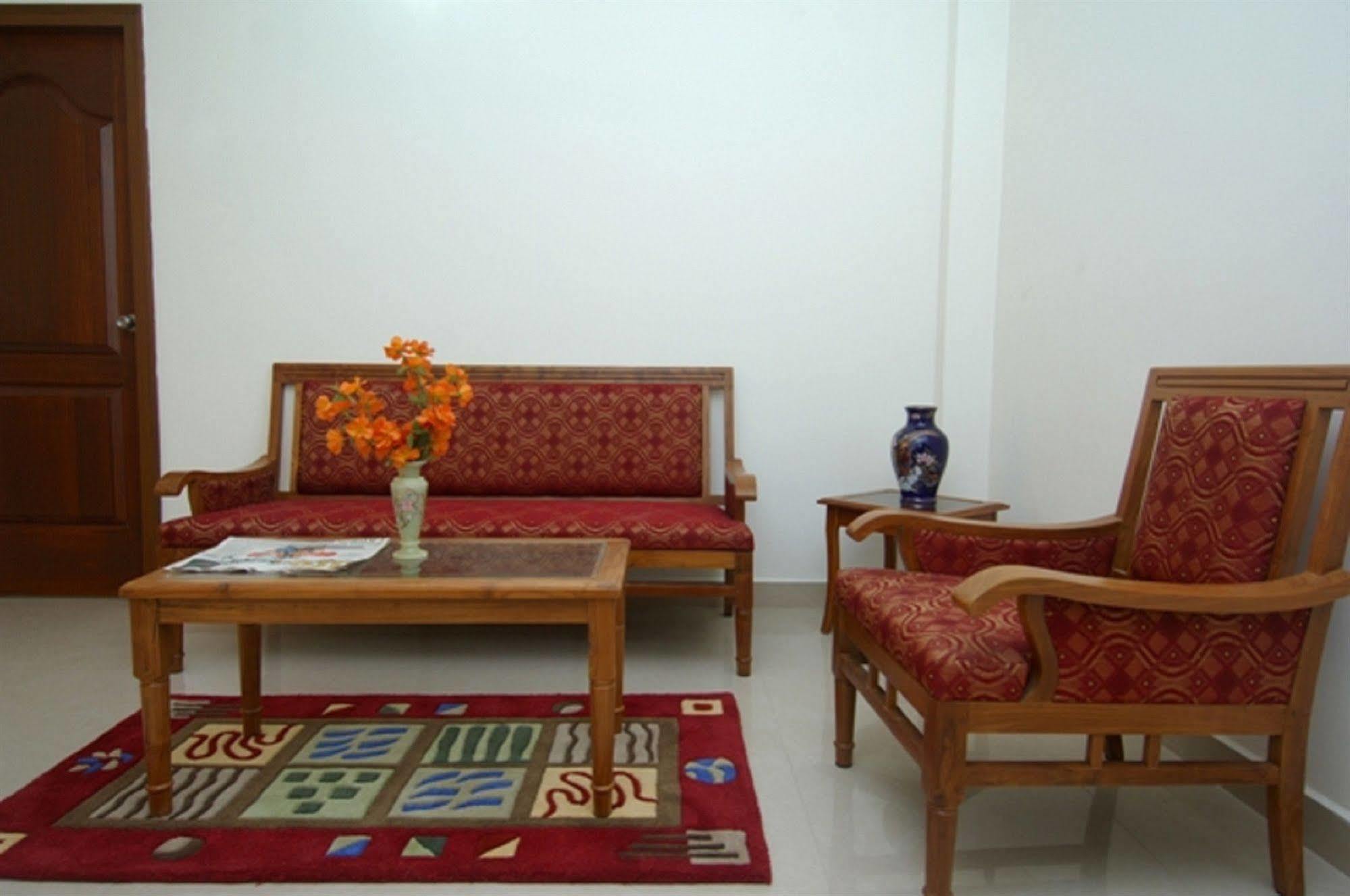 Oyo 6110 Thalassa Suites بنغالور المظهر الخارجي الصورة